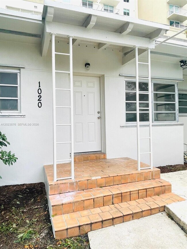Foto del edificio - 1020 SW 36th Ct