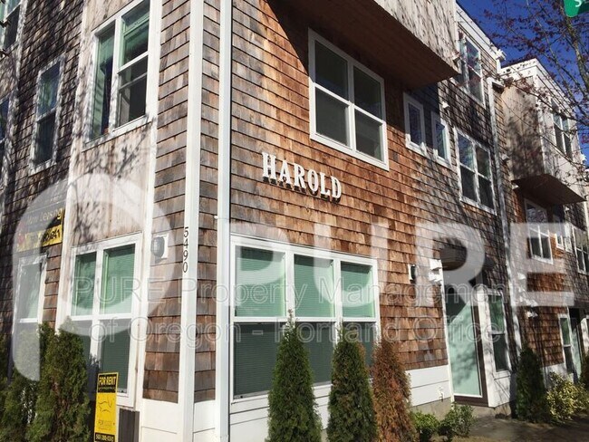 Foto del edificio - 5490 SE Milwaukie Ave