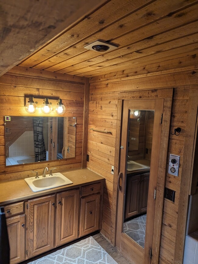 Building Photo - 2173 Sunrise Cir