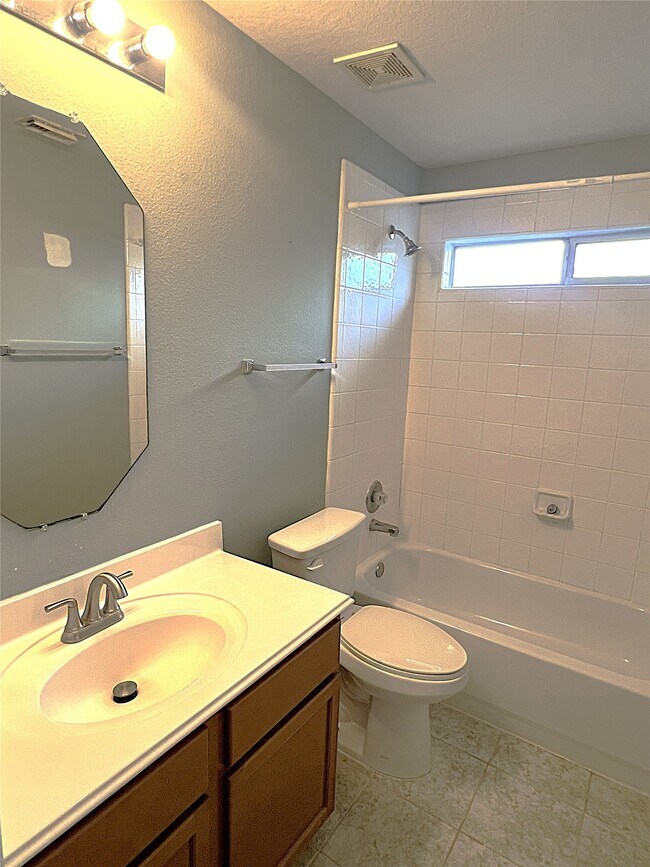 Foto del edificio - 10634 Lyndon Meadows Dr