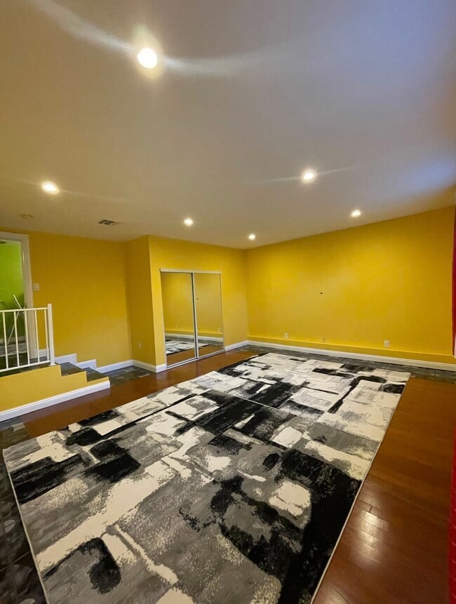 Foto del edificio - 5115 Canoga Ave