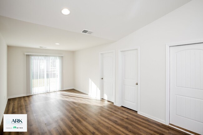 Building Photo - 472 Conifer St