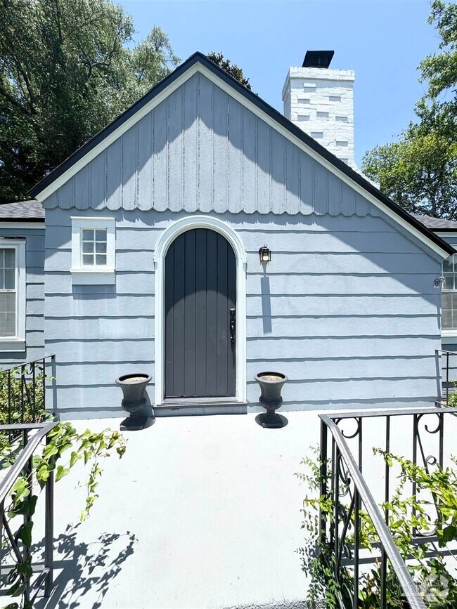 Building Photo - 1318 Wilson Ave
