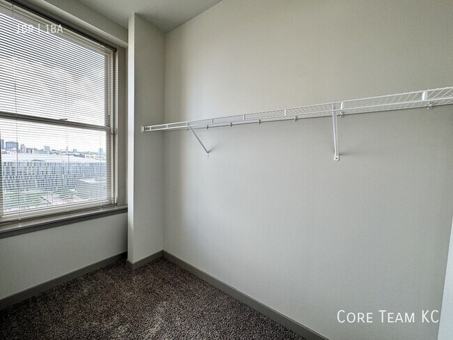 Foto del edificio - 306 E 12th St