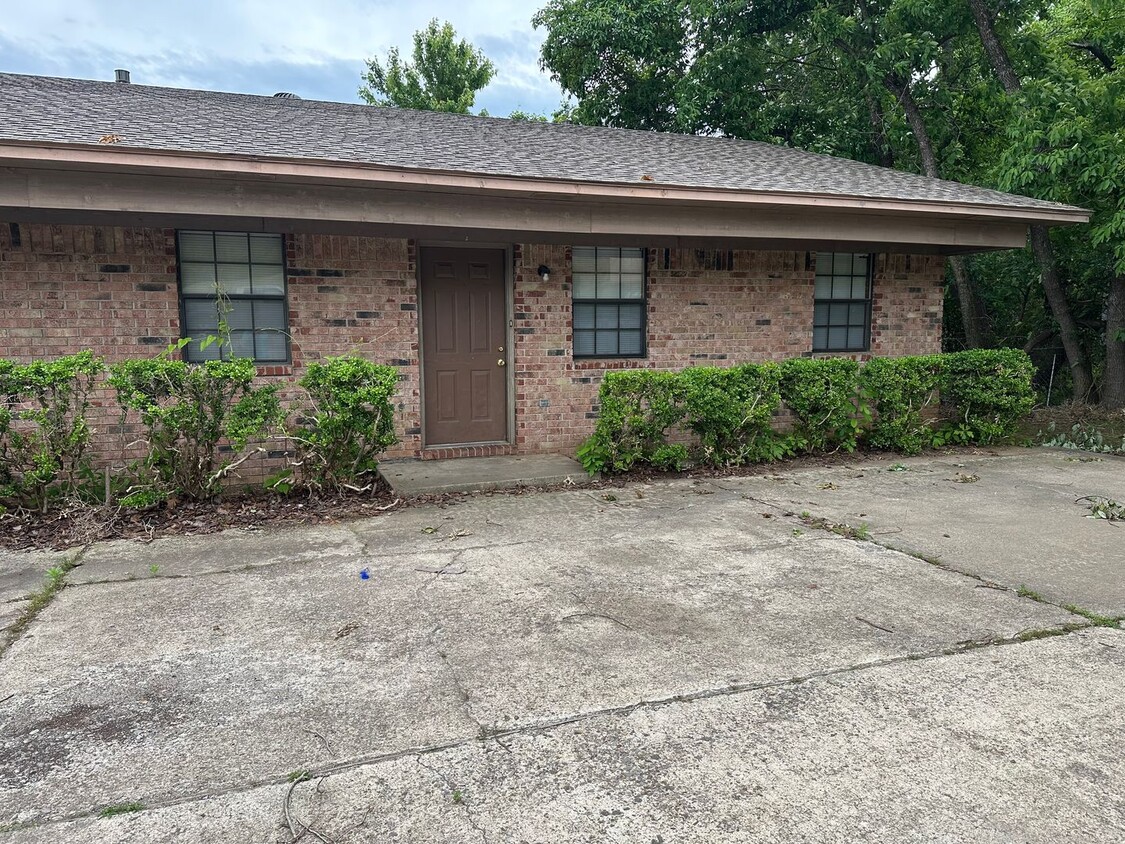 Primary Photo - 710 E O St
