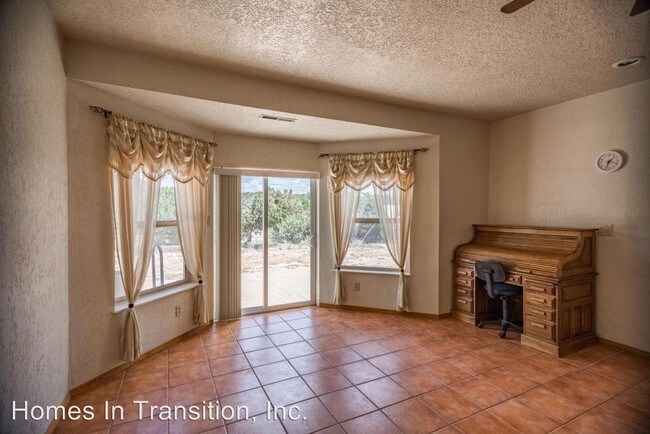 Building Photo - 3 Palomino Ct