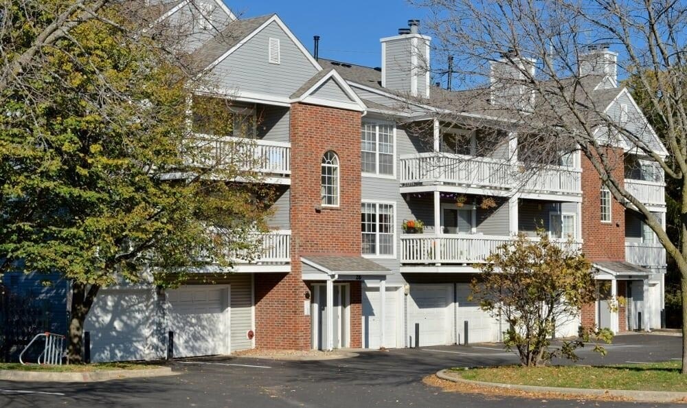 Primary Photo - 1 N Burberry Dr