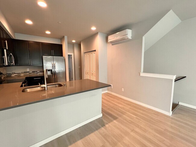 Foto del edificio - 3Bd/3Ba Lynnwood Townhouse
