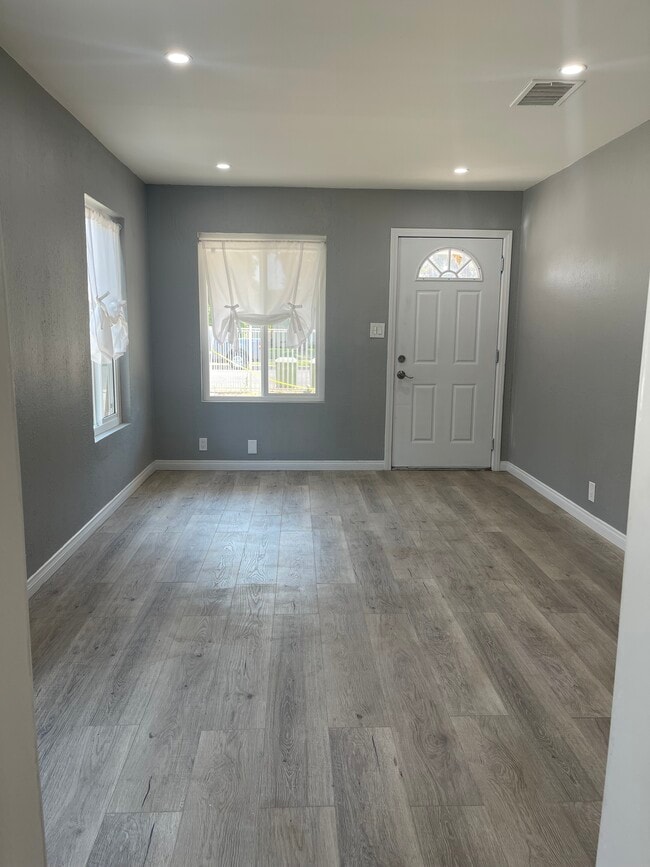 Building Photo - 10839 Burnet Ave