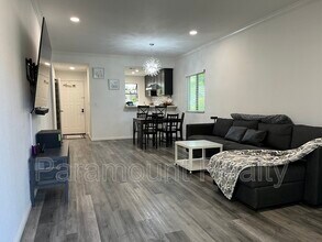 Building Photo - 1400 Bowe Ave