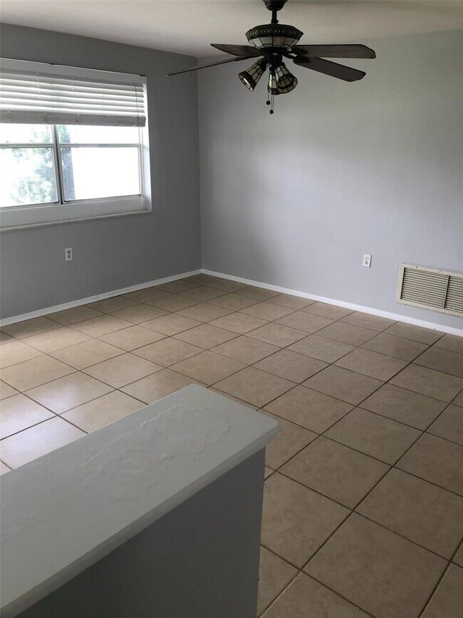 Building Photo - 3055 Primrose Dr