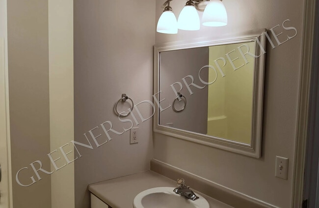 Building Photo - 677 Paradise Plz Building Photo - 677 Paradise Plz