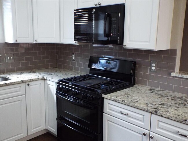 Foto del edificio - 13 Von Elm Ave