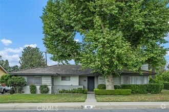 Building Photo - 1601 S 8th Ave
