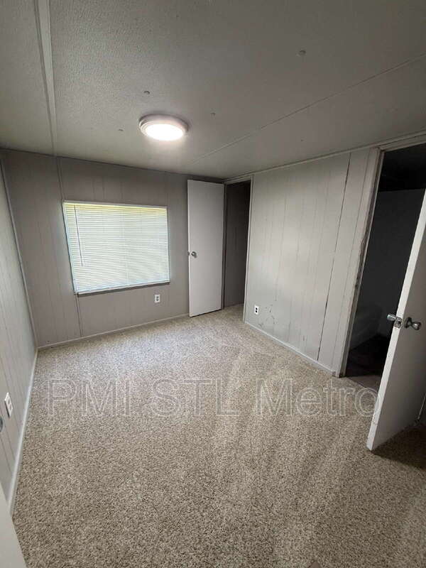 Building Photo - 747 Cunningham Ave