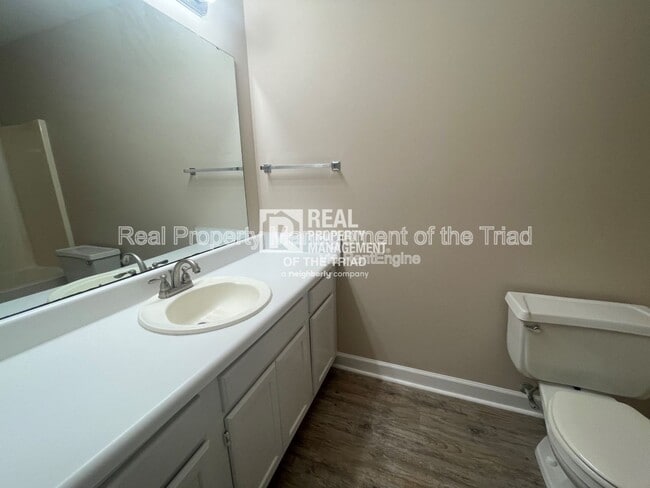Building Photo - 4005 Sassafras Ct