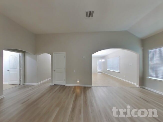 Foto del edificio - 2832 Mistywood Ln