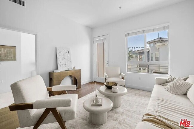 Foto del edificio - Beautiful Playa Vista Home With In Unit La...