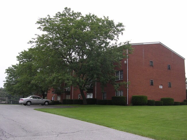 Building Photo - 337 Bloomfield St