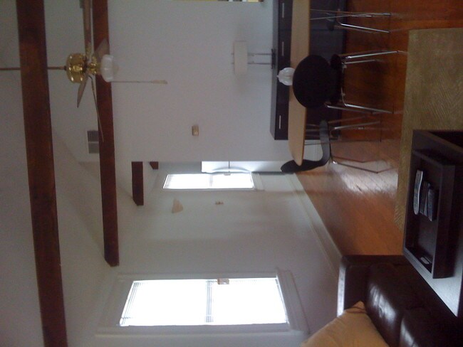 Foto del edificio - 6305 Laurel St
