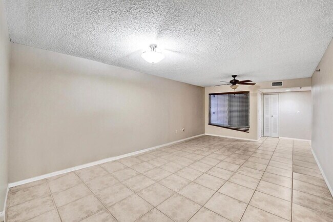 Foto del edificio - 9470 Tangerine Pl