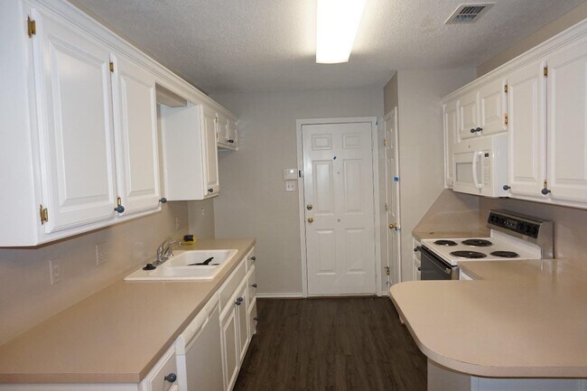 Foto del edificio - 6612 Grover Ave