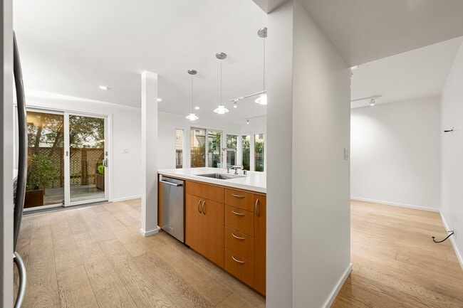 Foto del edificio - 2121 Laguna St