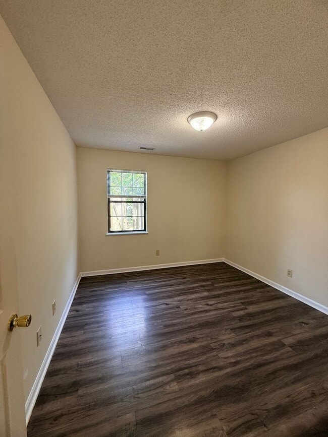 Photo - Ivy Court Apartments – 2 Bedroom, 1 Bath | Greenville, NC