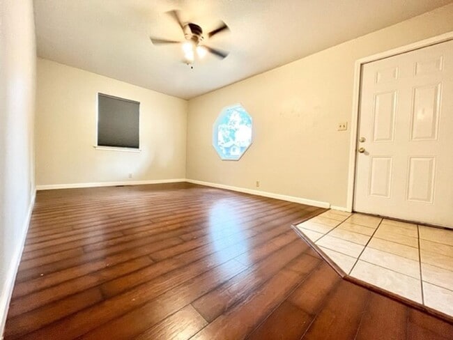 Interior Photo - **Pre-Leasing For Summer 2025** Spacious 4...