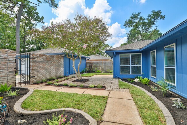 Foto del edificio - 12410 Pantano Drive