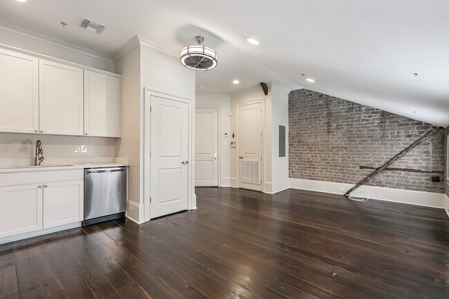 Building Photo - 832 Lafayette St