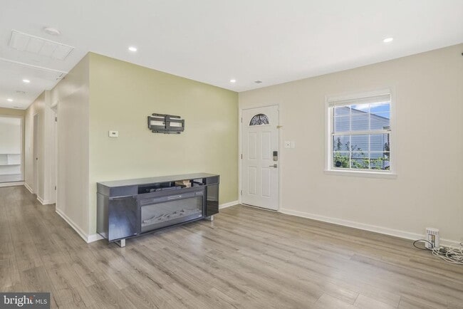 Foto del edificio - 728 Carson Ave