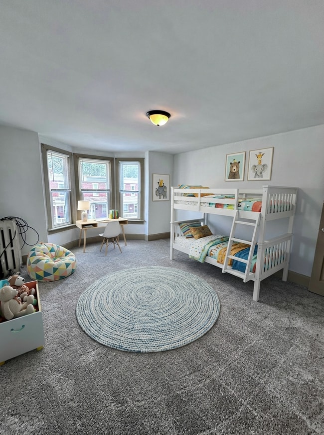 Building Photo - Large 3 Bedroom Home in Harrisburg