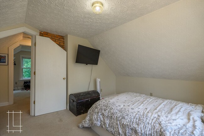 Building Photo - Available 6/10/2024