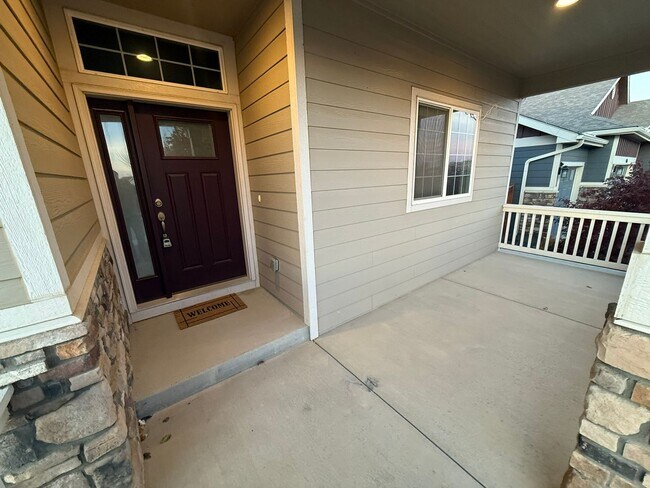 Foto del edificio - Spacious Modern 5-Bedroom Ranch Home in Hi...