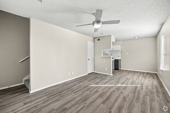 1 habitación, 1,5 baños - 700 pies cuadrados - Sala de estar - Peaks at Universal City