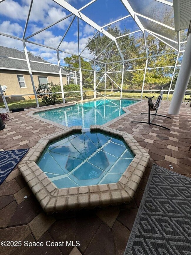 Building Photo - Exceptional Home