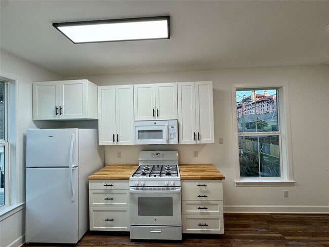 Building Photo - 2119 Avenue O 1/2