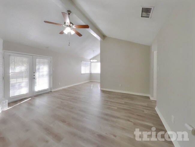 Building Photo - 2214 Townhall Ln