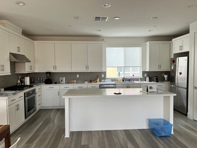 Kitchen - 2060 Tarob Ct