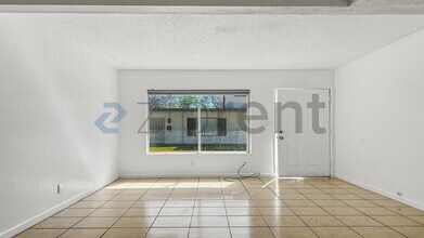 Building Photo - Unit 2