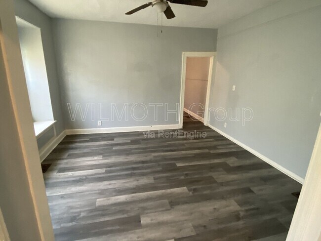 Building Photo - 15 N Riley Ave