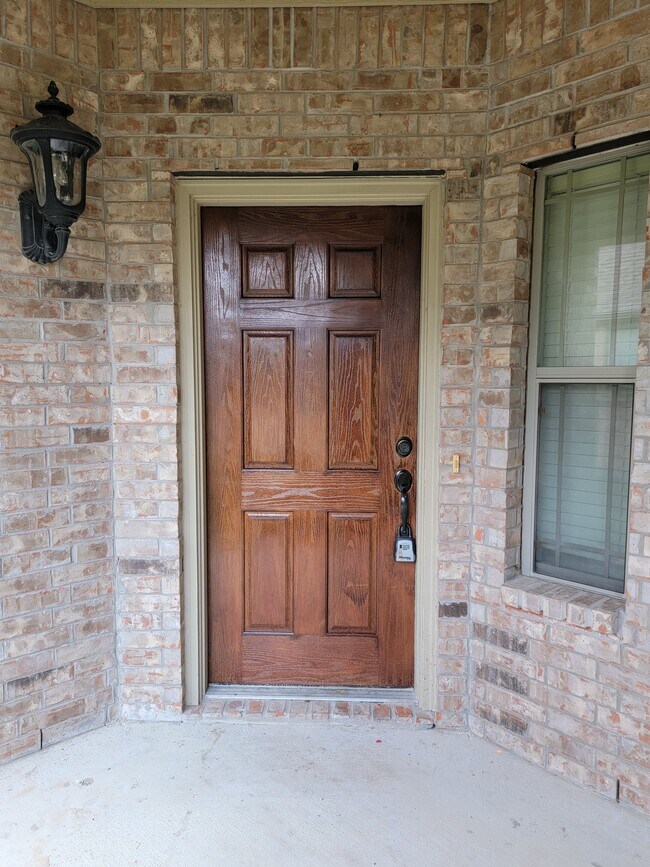 Building Photo - 2633 Pine Trail Dr