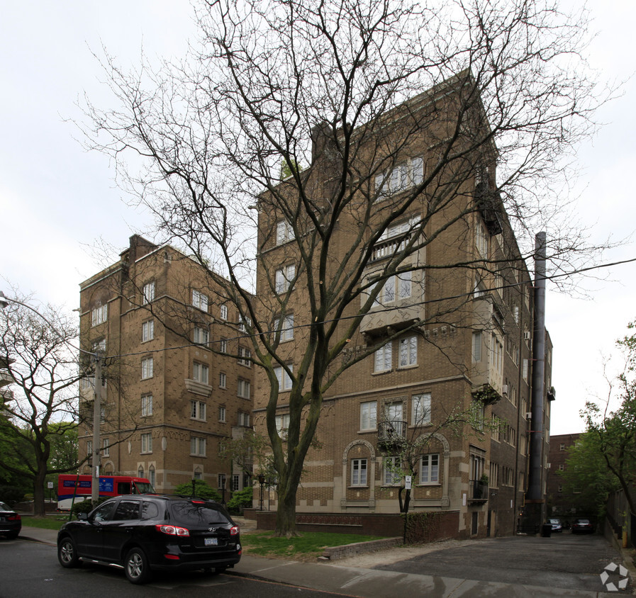 Building Photo - 1 Clarendon Ave
