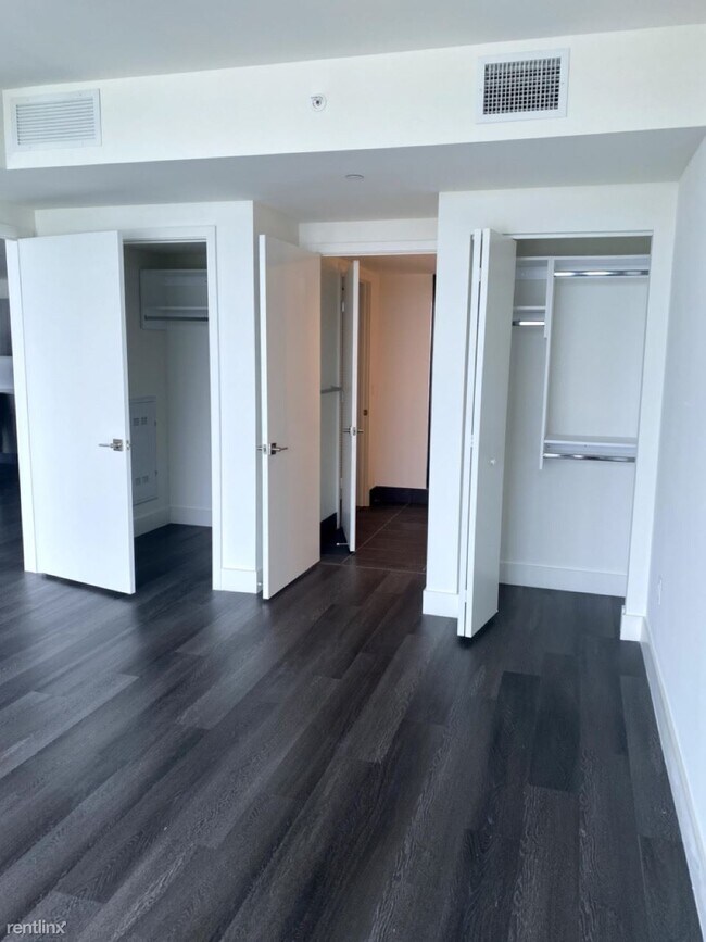 Foto del edificio - 1 br, 1 bath Condo - 724 W University Ave ...