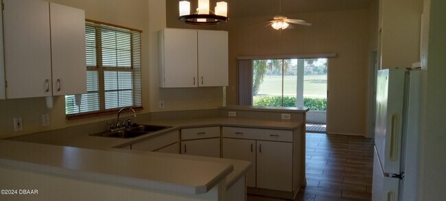 Foto del edificio - 137 Grand Oaks Cir