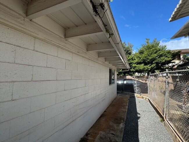 Foto del edificio - Renovated 5 Bedroom/3.5 Bath Single Family Home in Kalihi