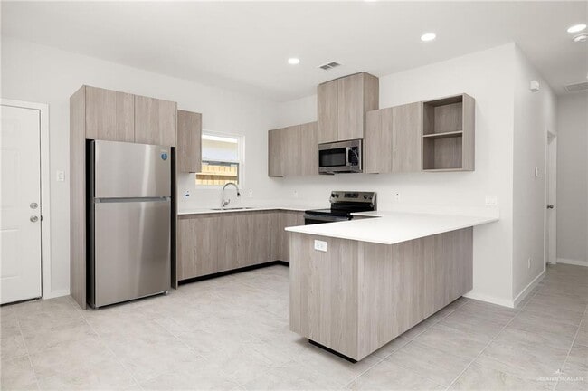 Building Photo - 402 N Alexandrite Ave