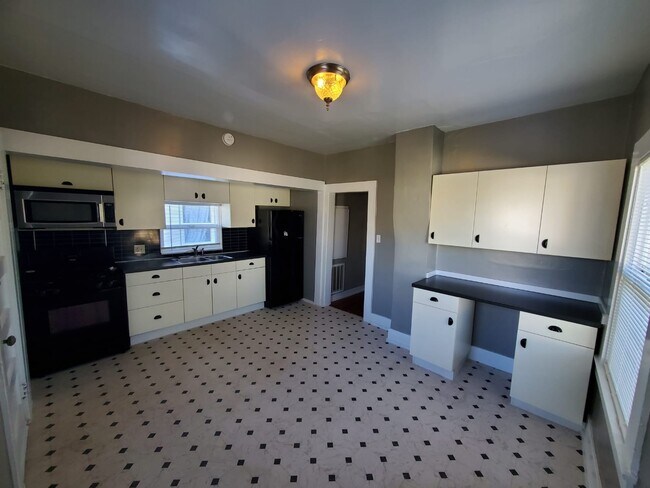 Foto del edificio - 110 Roseville St