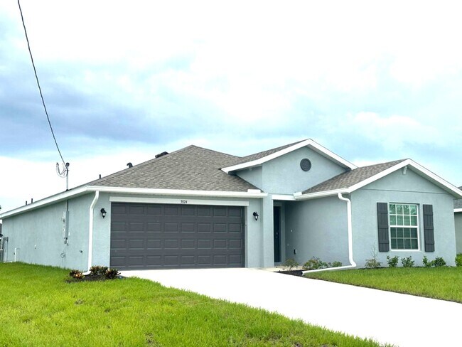 Building Photo - 3924 NE 17th Ave